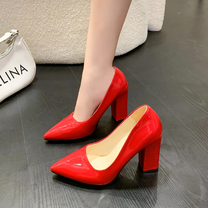 Sapatos femininos de salto alto com salto alto de 10 cm, bico fino, vermelho, salto grosso de 3,9 polegadas, couro envernizado feminino tamanho grande 49 50