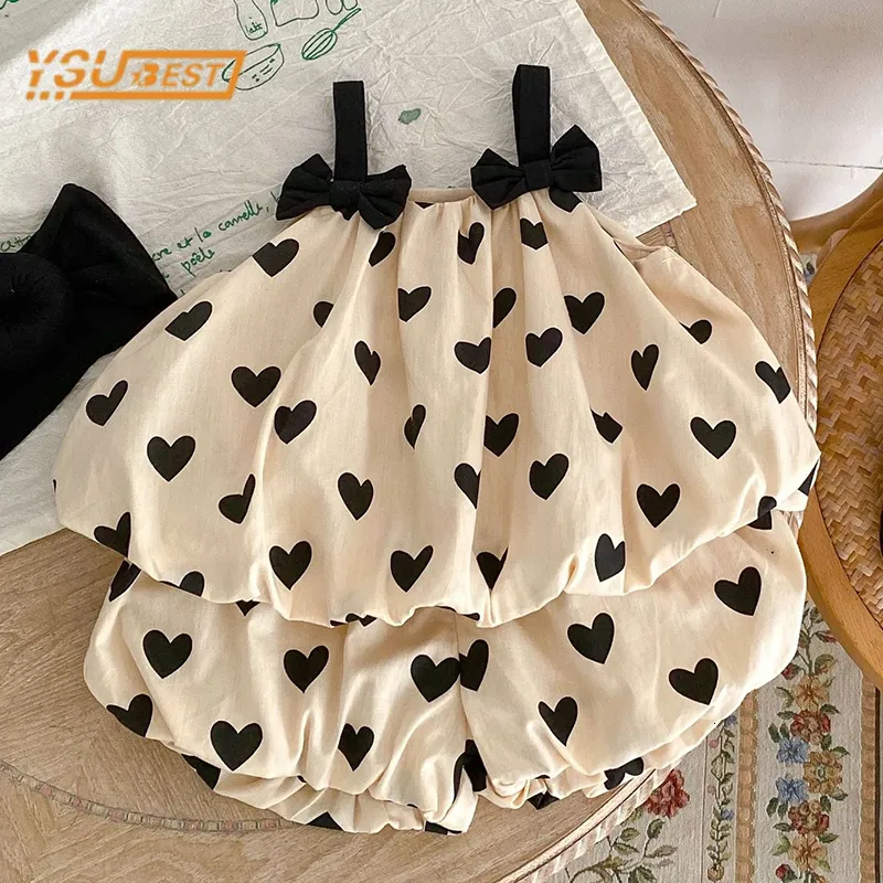 Kläder sätter spädbarnsflickor ärmlösa bowknot toppar shorts kläder set sommar barn baby flickor älskar hjärta barnkläder kostym 230607