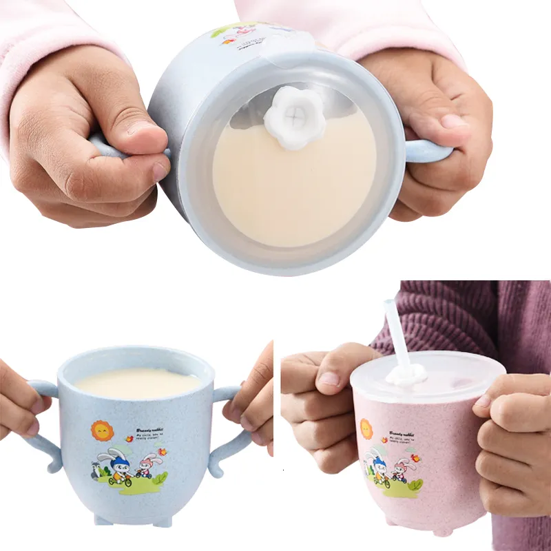 Tasses Vaisselle Ustensiles Tasse à eau d'apprentissage pour bébé avec double poignées et couvercle tasse à eau étanche pour bébé bouteille avec pailles tasse d'entraînement pour enfants 230608