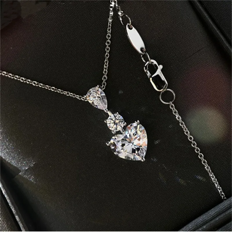 2021 Heart Cut 3CT Diamond Pendant Real 925 Sterling Silver Moissanite Wedding Pendants Halsband för kvinnor Bridal Choker smycken