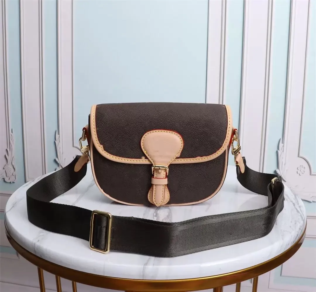 2023 Luxe mode sac à clapet petit sac à main dame célèbre marque designer sac de messager dame sac à bandoulière chaîne en cuir dame sac à main Taille: 21x16x7cm M45528