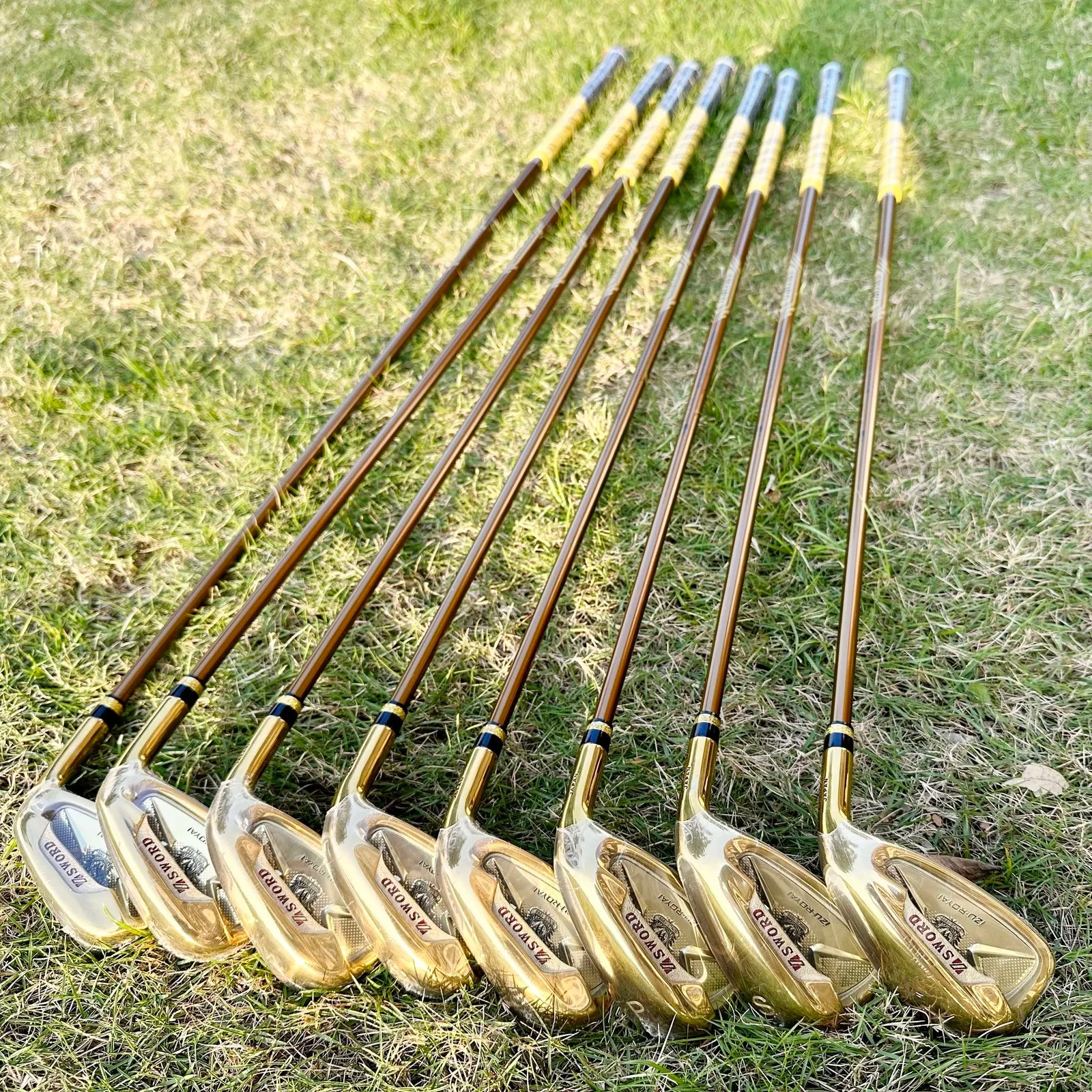 Club Shafts Mazze da golf da uomo e da donna Set SWORD iZU ROYAI Iron 5.6.7.8.9.P.A.S di grafite Shaft con Head Cover Free 230608