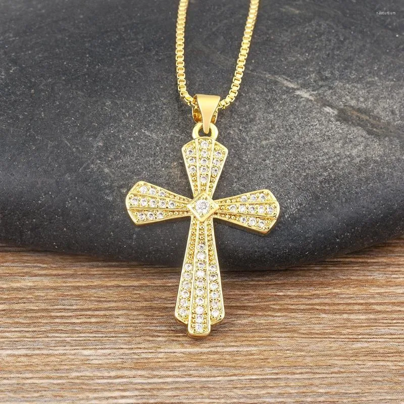 Kedjor Aibef Cross Shiny Rhinestone Pendant Guldfärg Koppar Kvinnor Halsband Religiösa Pray SMAECKE Temperament Enkel mångsidig gåva