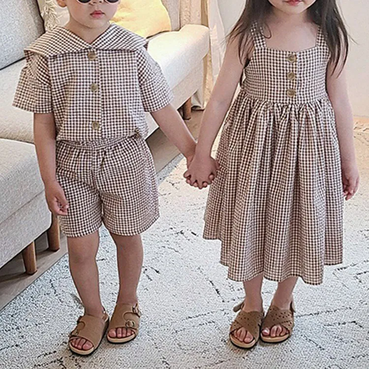 Kläder sätter 1550C Brother Sister Clothes College Plaid Girls Suspenders Long Kjol Boys Two Piece Passar Summer Sailor Collar 230607