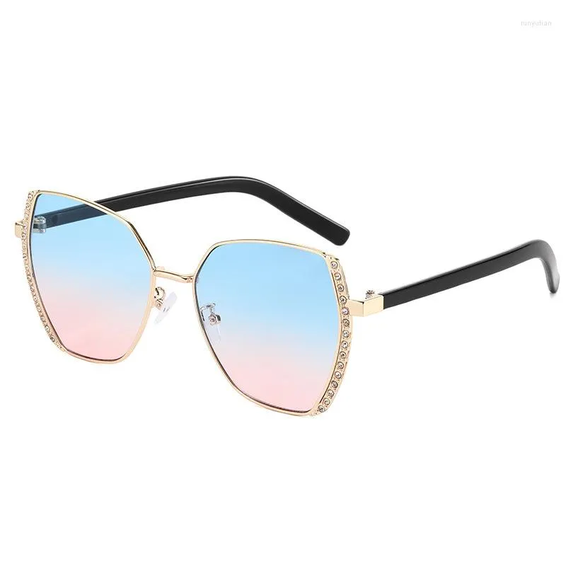 Solglasögon mode stor ram utomhus som driver kvinnors designer glasögon UV400 grossist