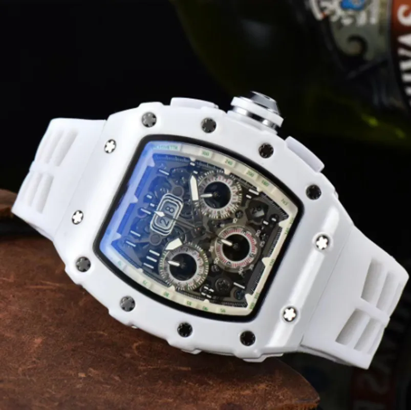 Luxuriöse limitierte Uhren für Herren, Quarzwerk 011, Chronograph, Tonneau-förmiges, hohles Edelstahl-Kautschukarmband, Multifunktions-43-mm-Mode