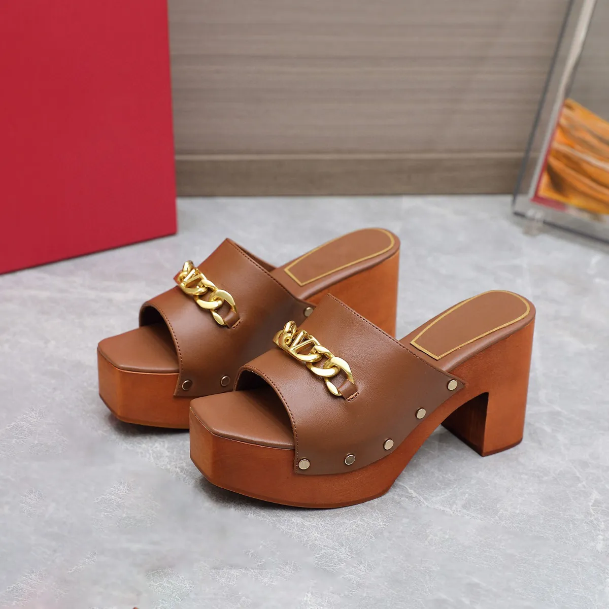 Wooden store platform mules