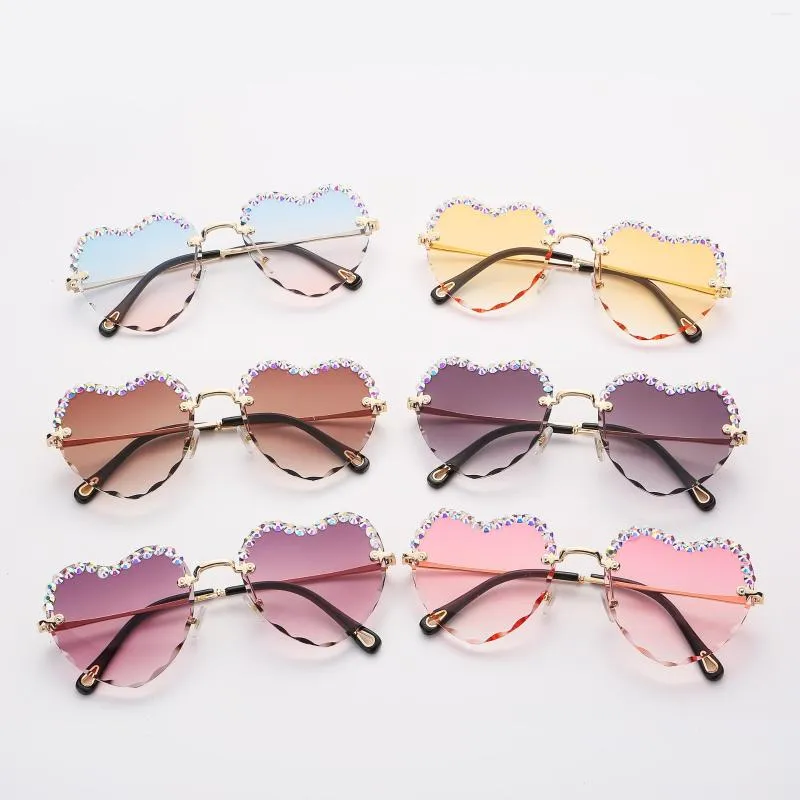 Sonnenbrille Mosengkw 2023 Mode Süße Candy Farbe Randlose Luxus Herz Diamant Gradientenlinse Brillen
