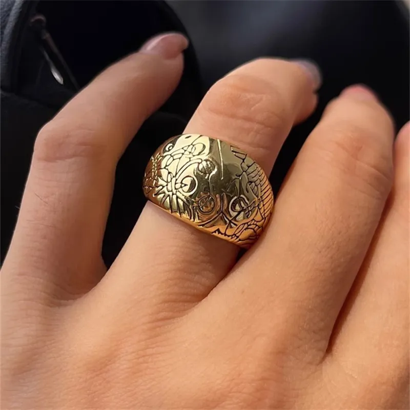 Français Vintage noir or imprimé bague pour femmes personnalité exagérée mode lumière luxe Niche charme bijoux accessoires