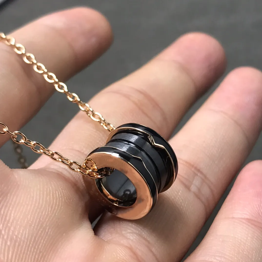 Designer minimalist necklace tide cool black ceramic necklace rose gold titanium steel does not fade spring small barbaric waist couple necklace accessories