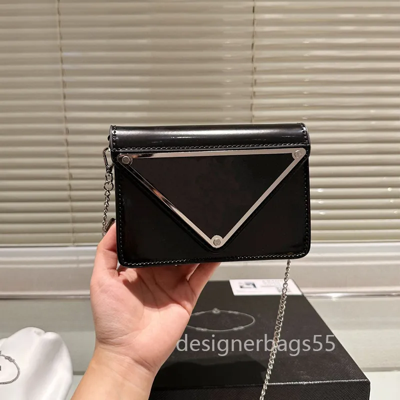 Kvinnors designer crossbody väskor stor triangel design mode svart vit klassisk kvinna kors kroppskedja högkvalitativ axelväskor klaff messenger väska