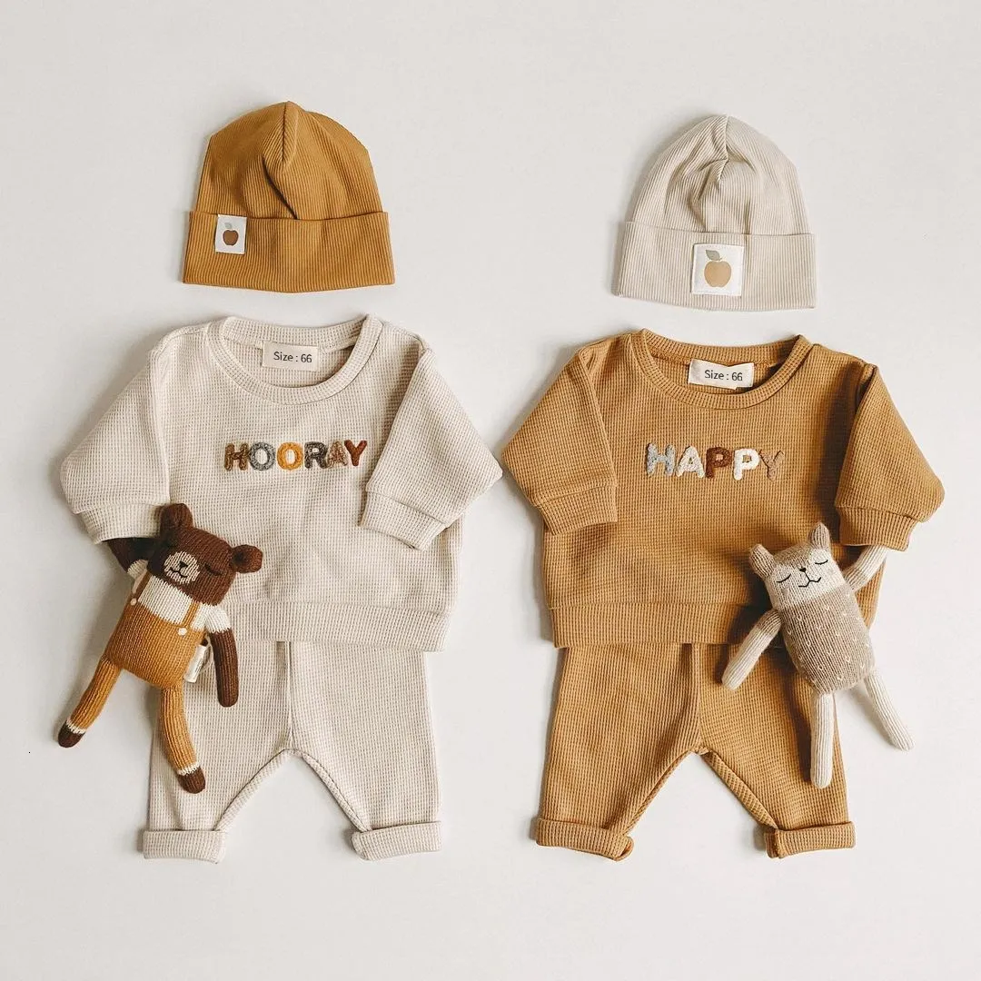 Rompers Spring Fashion Baby Clothing Girl Boy Clothersセット生まれのスウェットシャツパンツキッズスーツ衣装セットアクセサリー230607