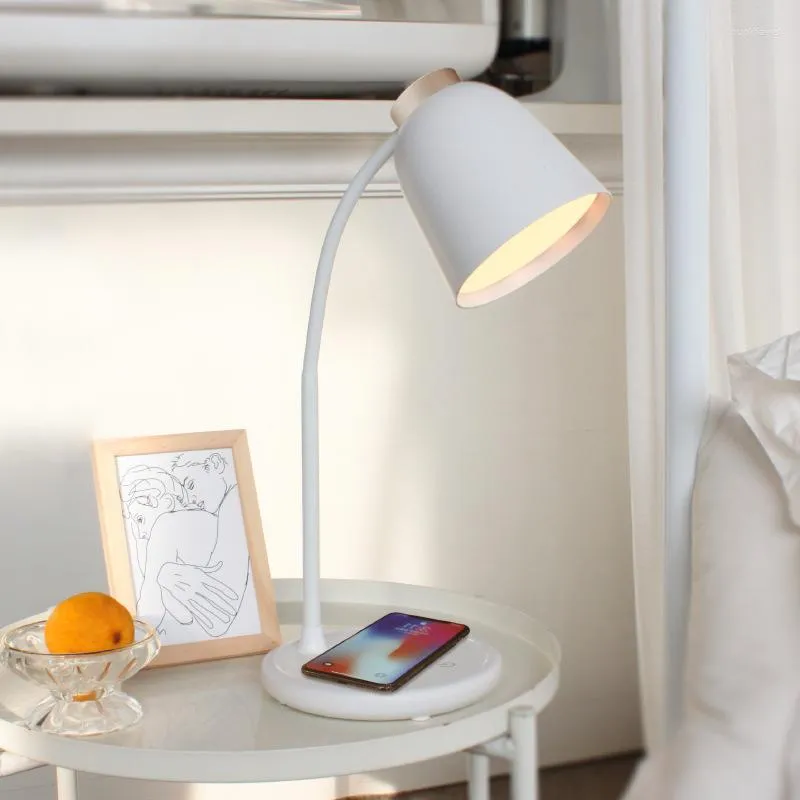 Tafellampen Intelligent Nordic Multifunctionele mobiele telefoon Draadloos opladen LED-bureaulamp Oogbescherming Leren Kantoor Thuis Nachtkastje