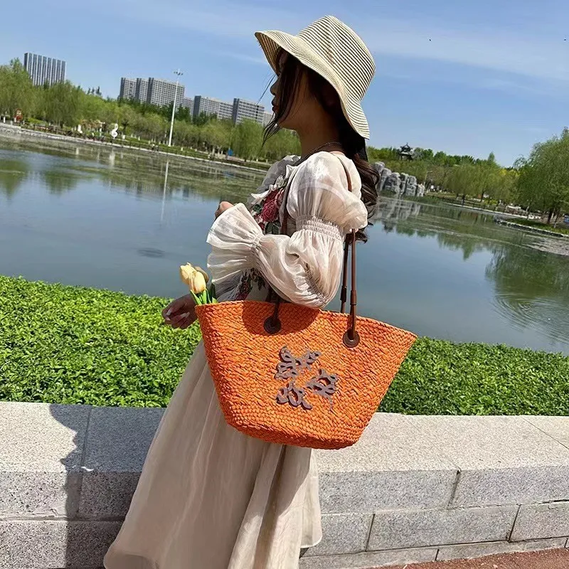 The latest summer fashion straw handbag handmade logo vegetable basket beach bag Western style all-in-one shoulder bag