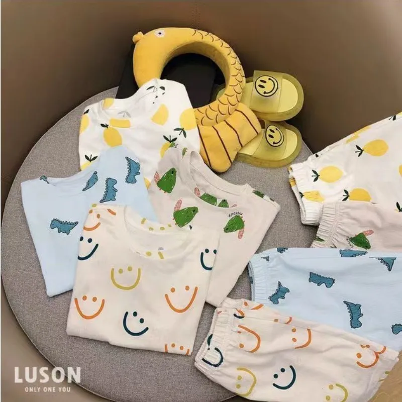 Kläder set söta barn flicka pojke sommarkläder outfit baby barn korta ärmar tee två stycken kläddräkt småbarn spädbarn pyjamas set 230607