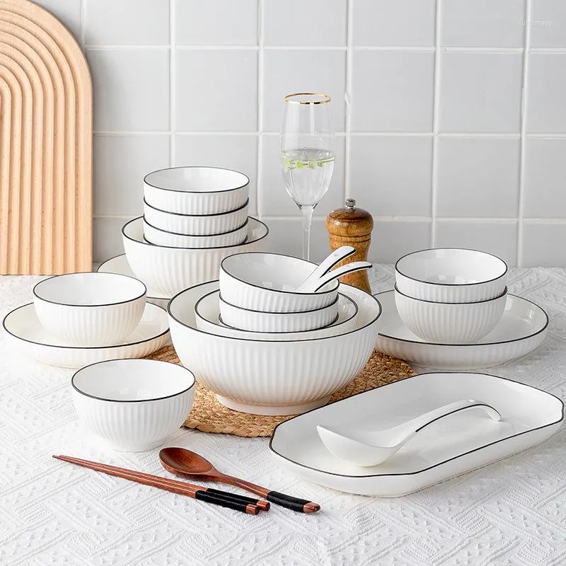 Piatti Set di stoviglie in ceramica Ciotola Yamada Linea nera Rete antivento nordica Piatto rosso Regalo domestico fai da te