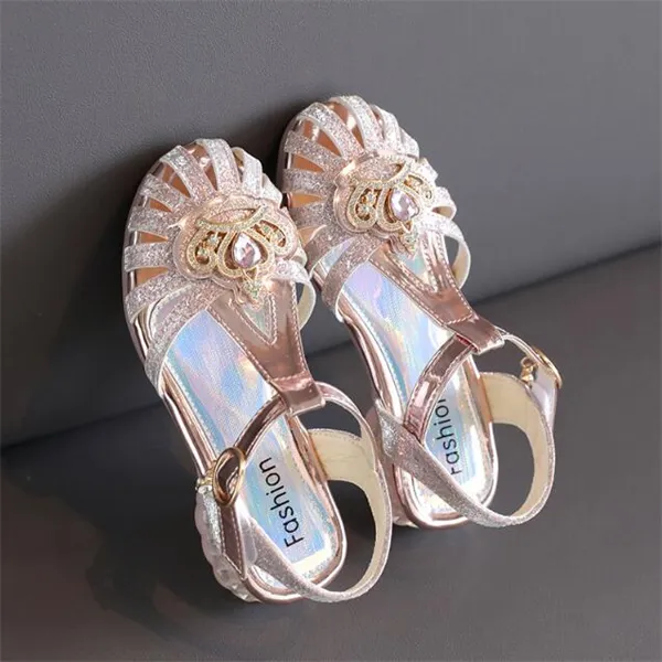 Nya sommarflickors sandaler Fashion Crown Rhinestone Princess Shoes Baby bekväma mjuka sulade kristallskor.