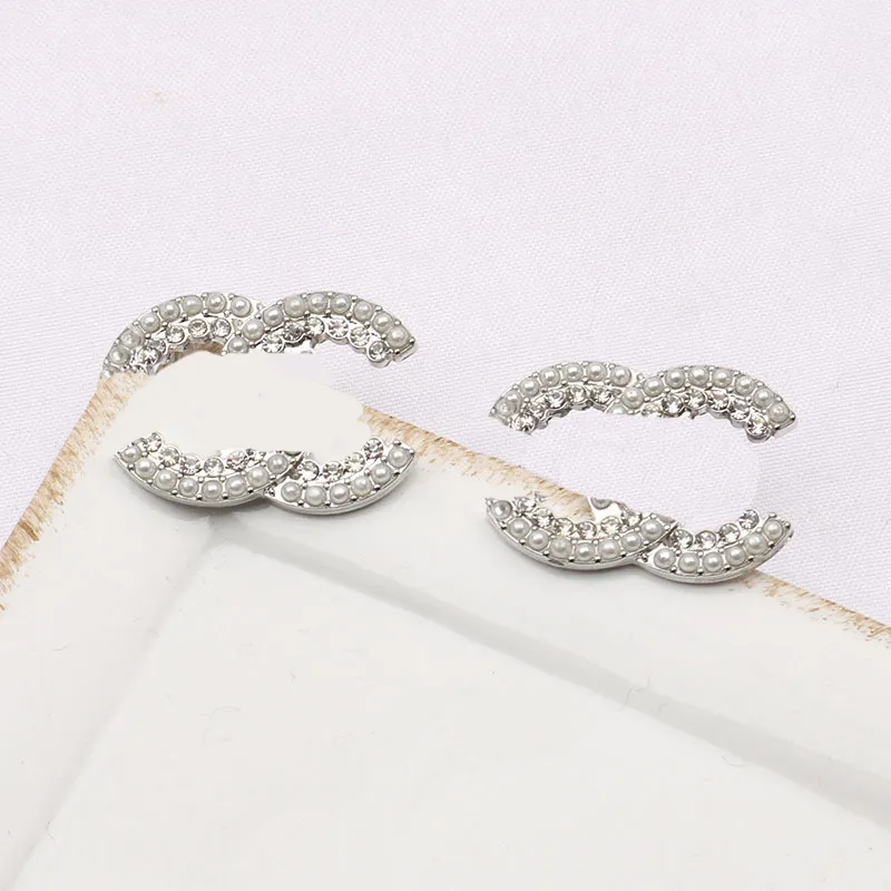 Designer de luxe 18K Plaqué Or Lettres Boucle D'oreille Pour Les Femmes Célèbres Simple Goujons Perle Diamant Boucle D'oreille De Mariage Jewerlry Haute Qualité 20Mixte