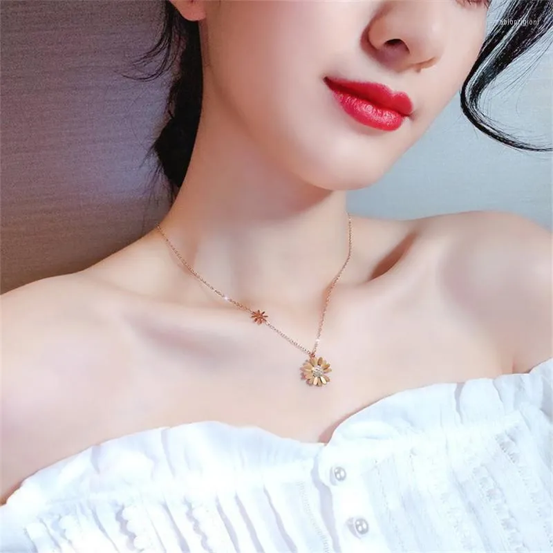 Choker Titanium Steel Crystal Halsband Kvinnor Chrysanthemum ClaVicle Chain Trendy Korean