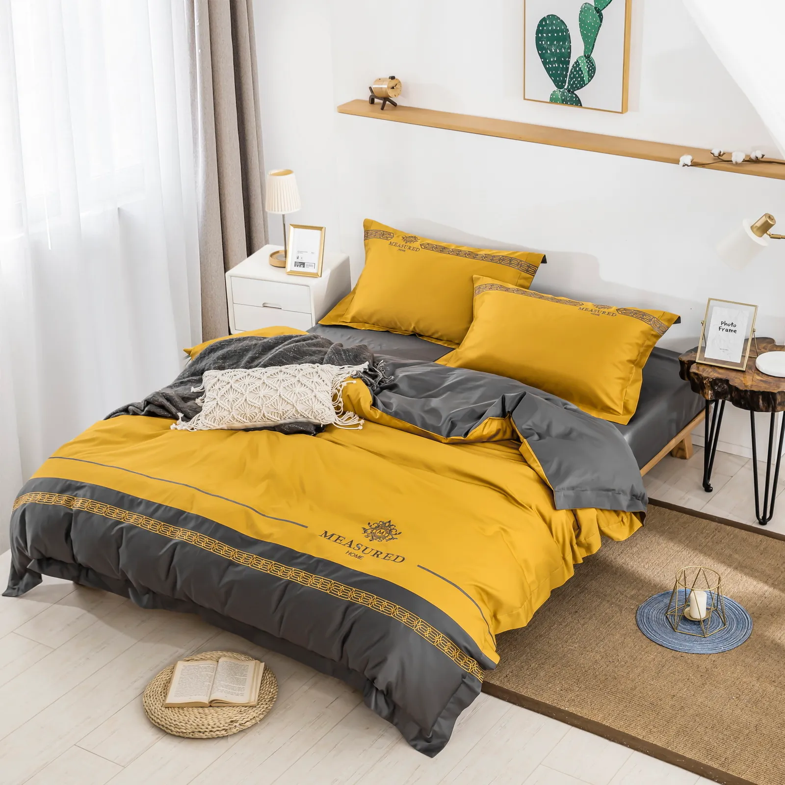 Set di biancheria da letto est biancheria da letto in quattro pezzi moda cotone doppio lenzuolo per uso domestico copripiumino splicing design giallo grigio 230609