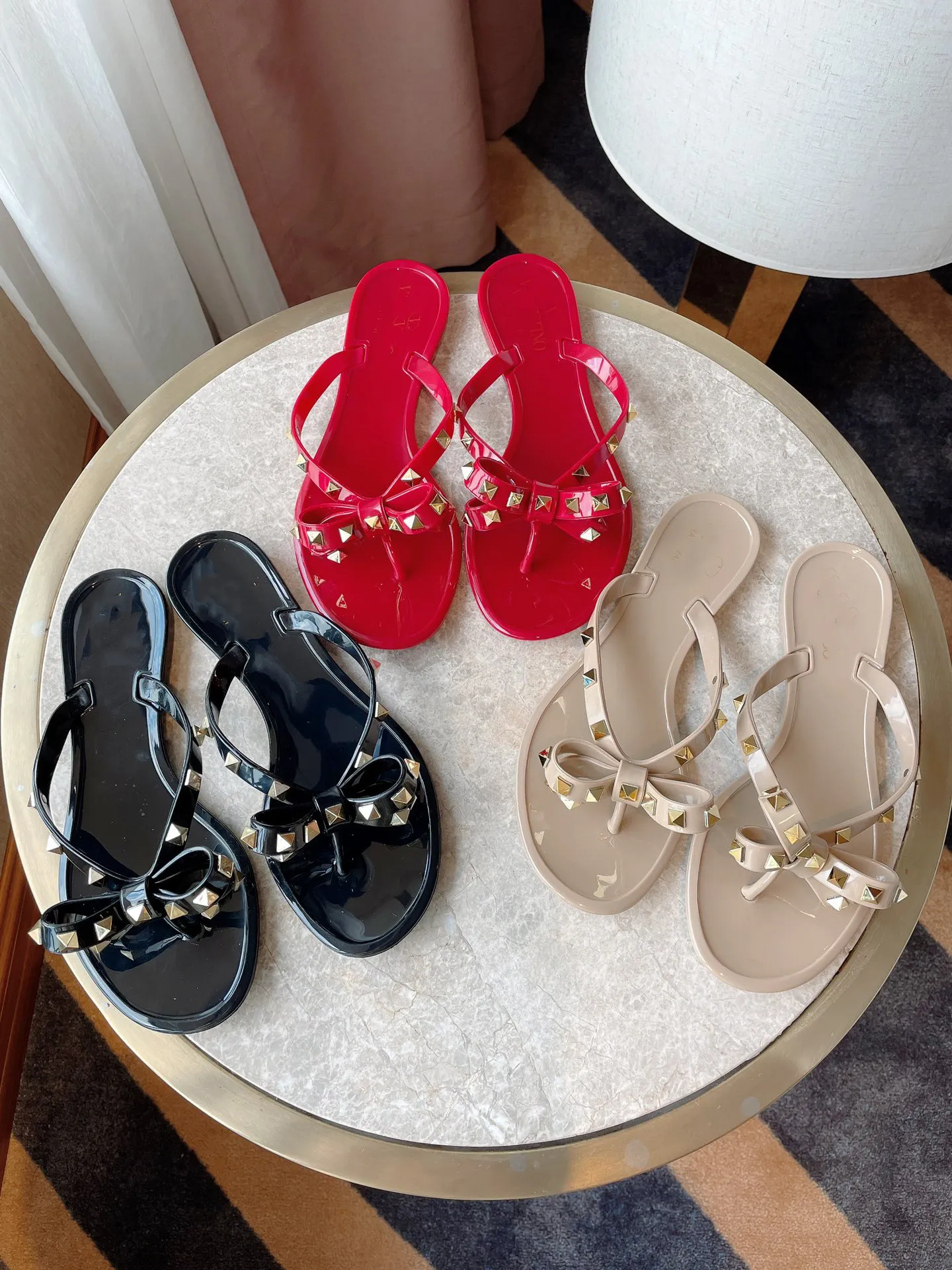 Flip flops summer Sandal New fashio style Europe United States brand designer rivets bow sandals shoes women sandals high quality Valen tinoe''Valen tinoity