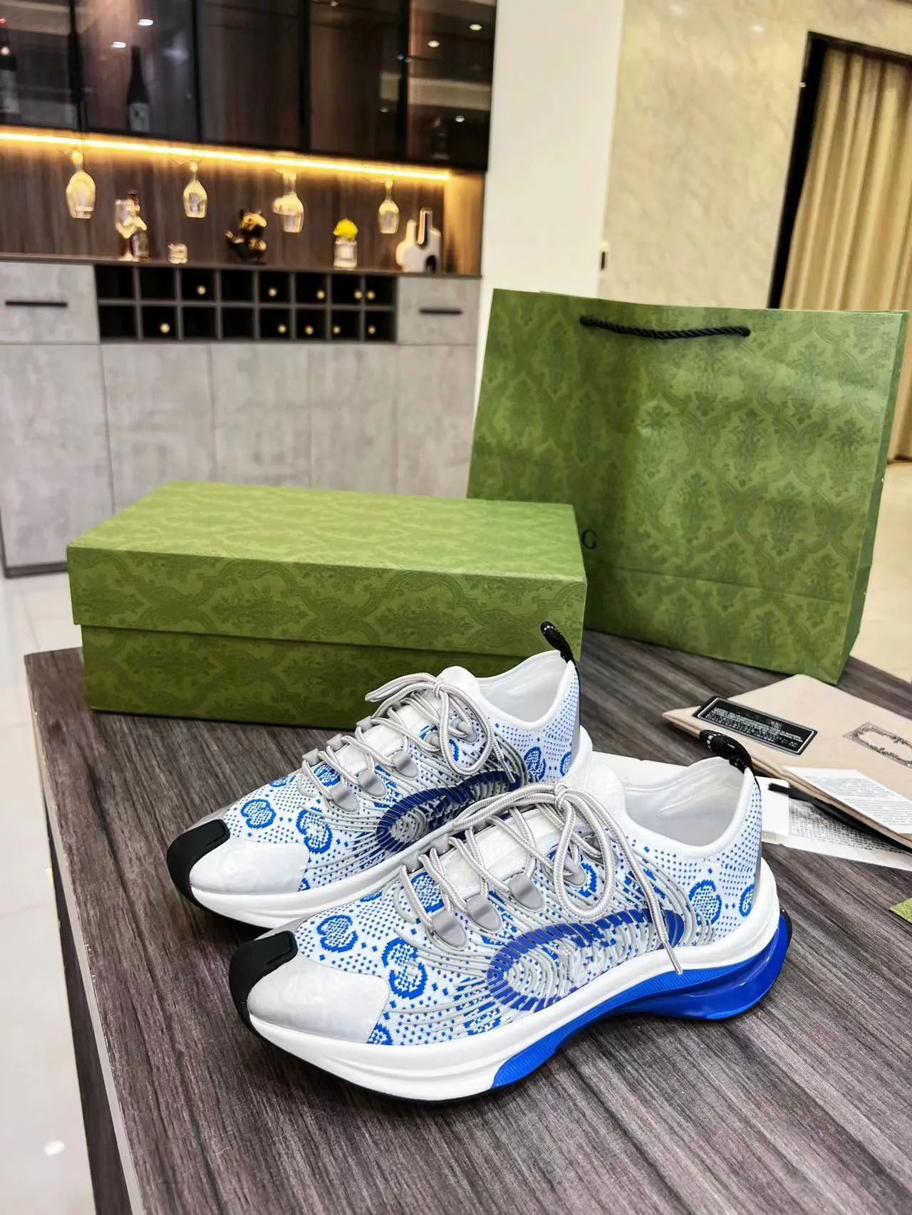 2023 Famous Brand 2023s S Mens Run Sneakers Shoes Interlocking