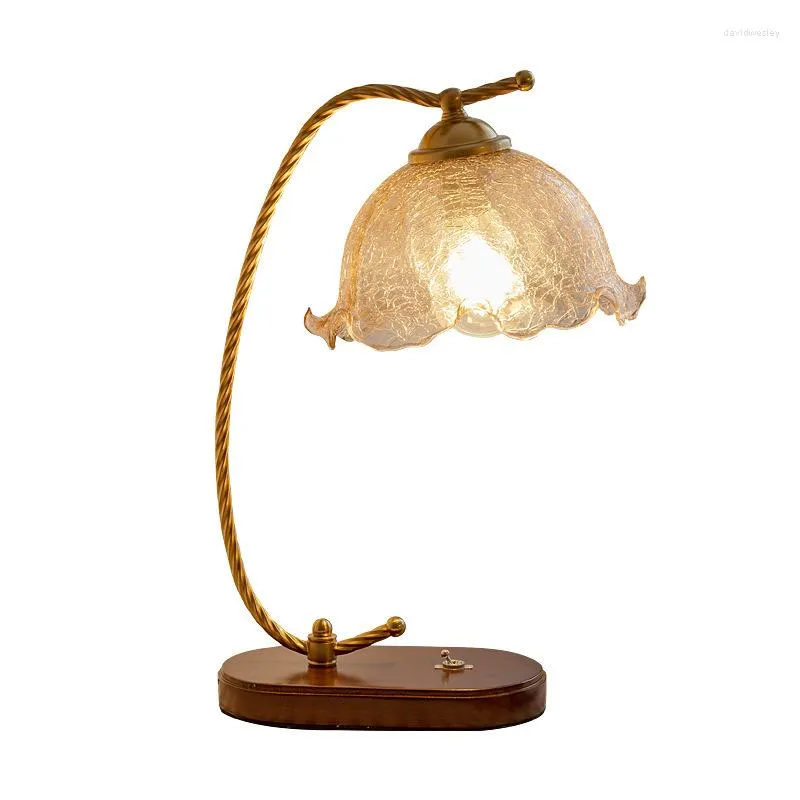 Table Lamps French Retro Flower Lamp Modern Creative Bedroom Bedside Decoration Nordic Senior Glass Desktop