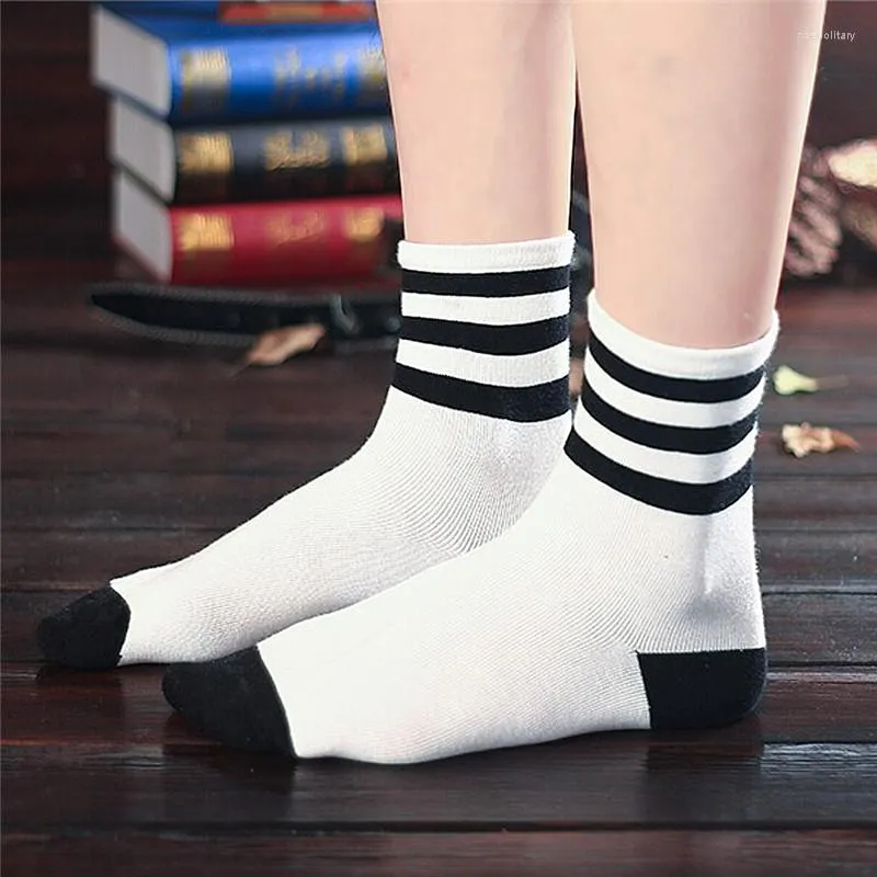 Chaussettes homme coton blanc et noir nouveauté rayures étoile chaussette courte hiver automne cadeau de noël 010