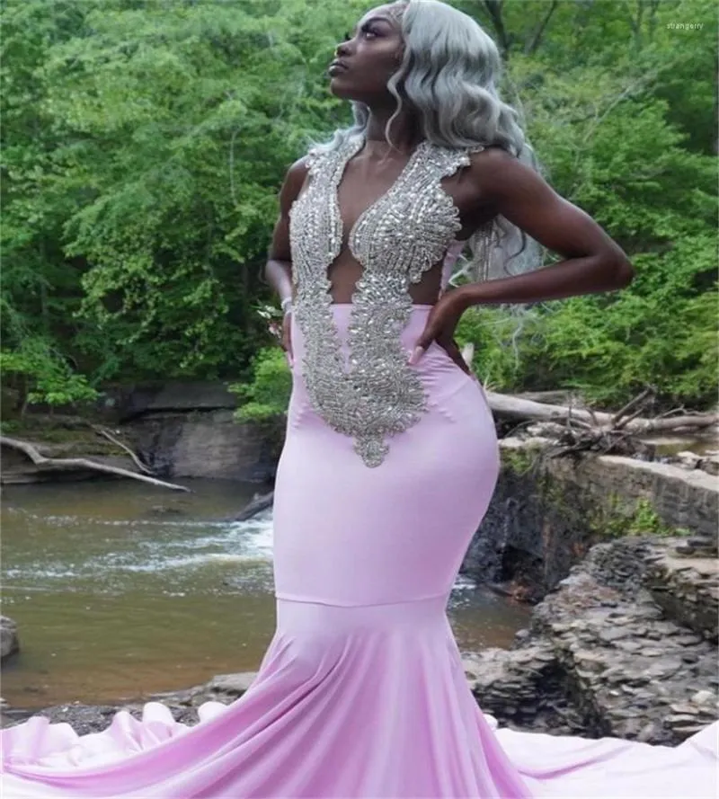 Feestjurken Mooie roze kralen prom jurk 2023 Elegante zeemeermin Satin Black Girls Formele gelegenheid Draag luxe verjaardag avondjurken