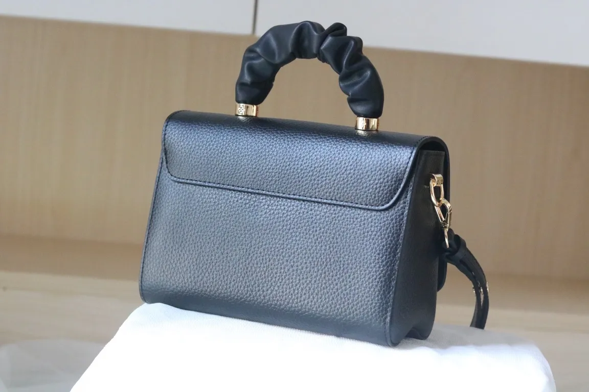 DHgate Designer Shoulder Bag Totes for Women Top Fashion Designer Handbags Famous Crossbody Bags One Shoulder Solid Leather Wallets AAAAA Bags Luggage Accessories