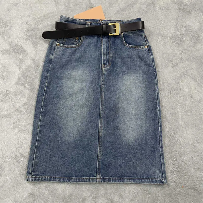 Saia de grife Personalizada Sexy Saias de comprimento médio Letras decoradas de cintura alta jeans meio vestido textura de tecido excelente com saia jeans com cinto removível