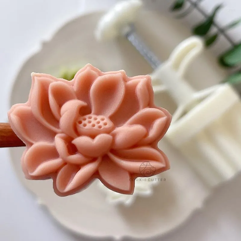 Bakningsverktyg Lotusformad Mooncake Press mögel handpressad kakadessert DIY med stämplad blommakusningsdeg