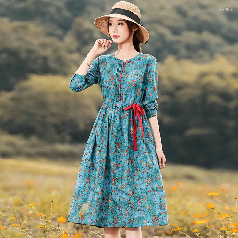 Casual klänningar 2023 Spring Ethnic Style Långärmad klänning Kvinnor kinesiska midjemed temperament blommor tryckt bomull och linje