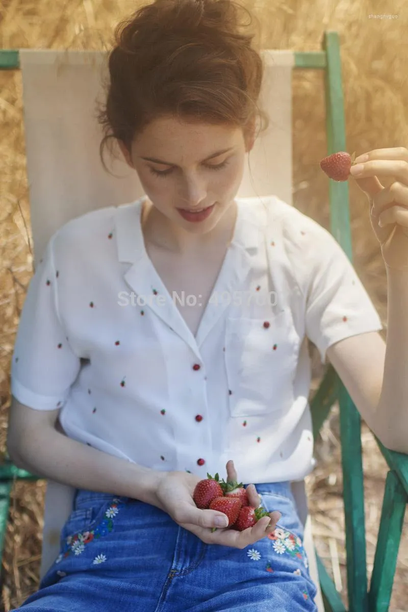Blusas de mujer ElfStyle Blusa de seda blanca con estampado de fresa Top - 2023ss Camisa de manga corta con cuello entallado para mujer / mujer