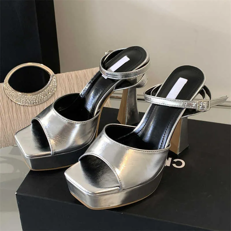 NXY Sandalen Designer Peep Toe Gesp Vrouwen Sexy Zilver Platform Chunky Hoge Hakken Banket Catwalk Zomer Schoenen 230511