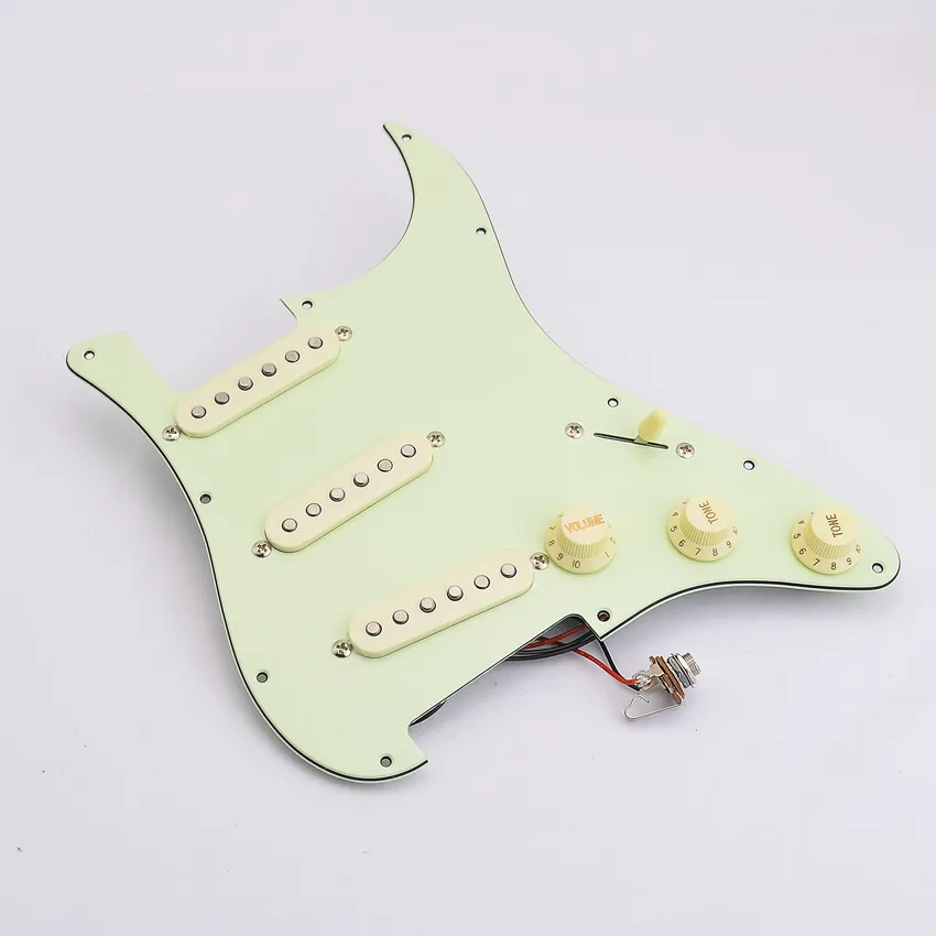 1Set AlnicoシングルコイルSSSエレクトリックギターピックガードピックアップロードされたセントエレクトリックギター用の事前に設計されたスクラッチプレート