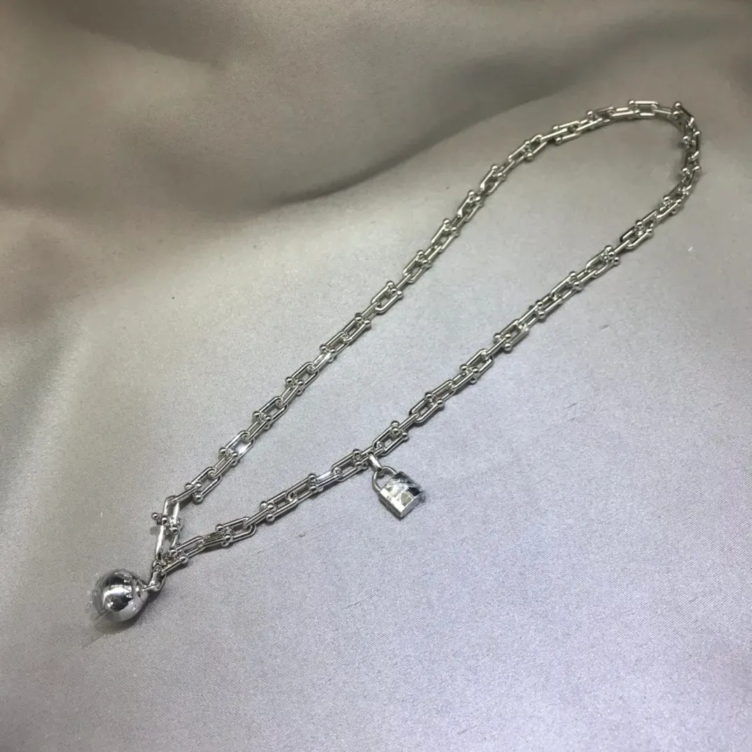 Offre spéciale collier de créateur petit collier de serrure chaîne de fer à cheval serrure à billes en métal pendentif Hip Hop style clavicule chaîne cadeau de fête