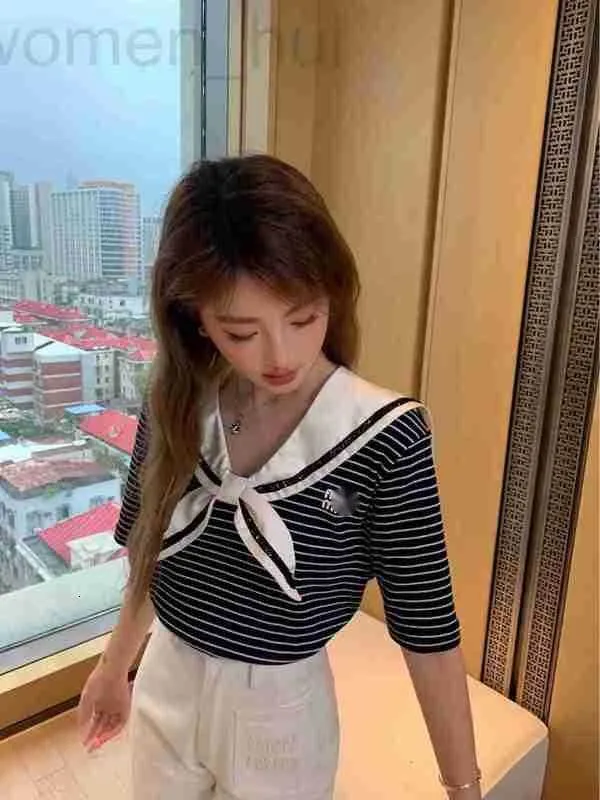女性のTシャツデザイナーChaopai Miao Summer New Navy Style Big Polo Neck Bow Stripe Contrast Color汎用性短袖TシャツIT06