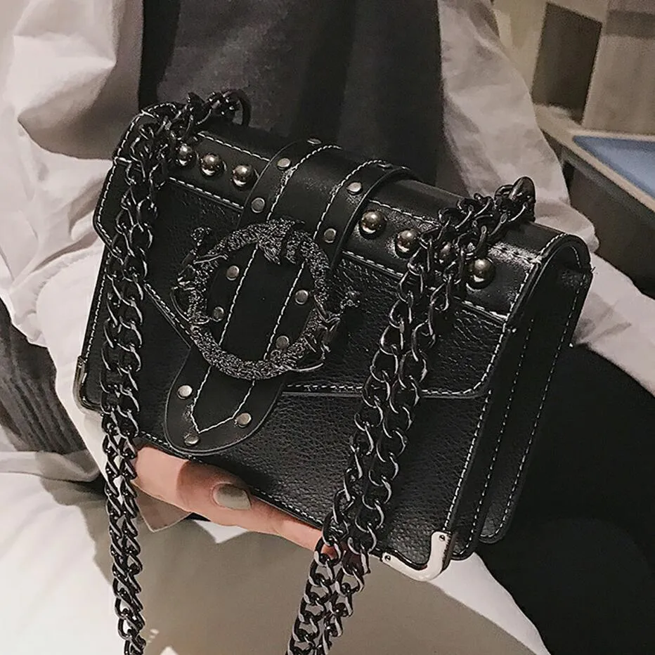 European Fashion Female Square Bag 2023 Ny kvalitet PU -läder Kvinnor Designer Handväska Rivet Lock Chain Shoulder Messenger Väskor