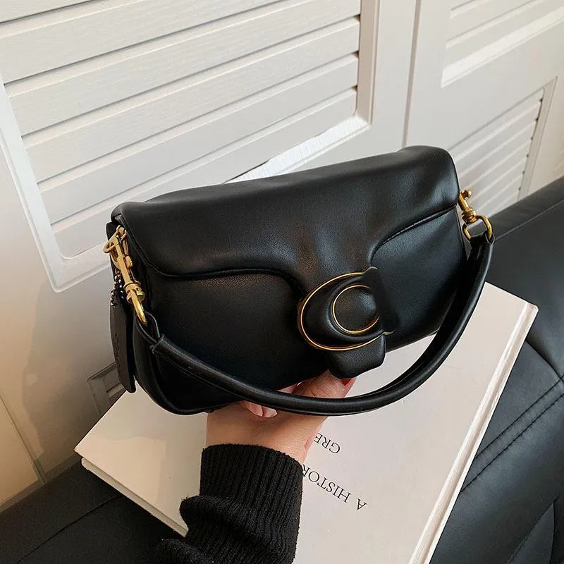 Graziosa borsa di design bianco nero borse tabby 26 cuscino classico metallo lettera arredamento distintivo hobo per il tempo libero stile casual borsa a tracolla dall'aspetto piacevole XB051 E23