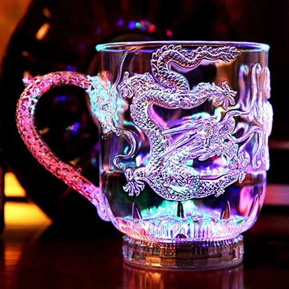 Tasses LED Flash Magique Couleur Changeante Dragon Tasse Eau Activée Lumineux Bière Café Lait Thé Vin Whisky Bar Tasse Voyage Cadeau Taza 1pc 230609
