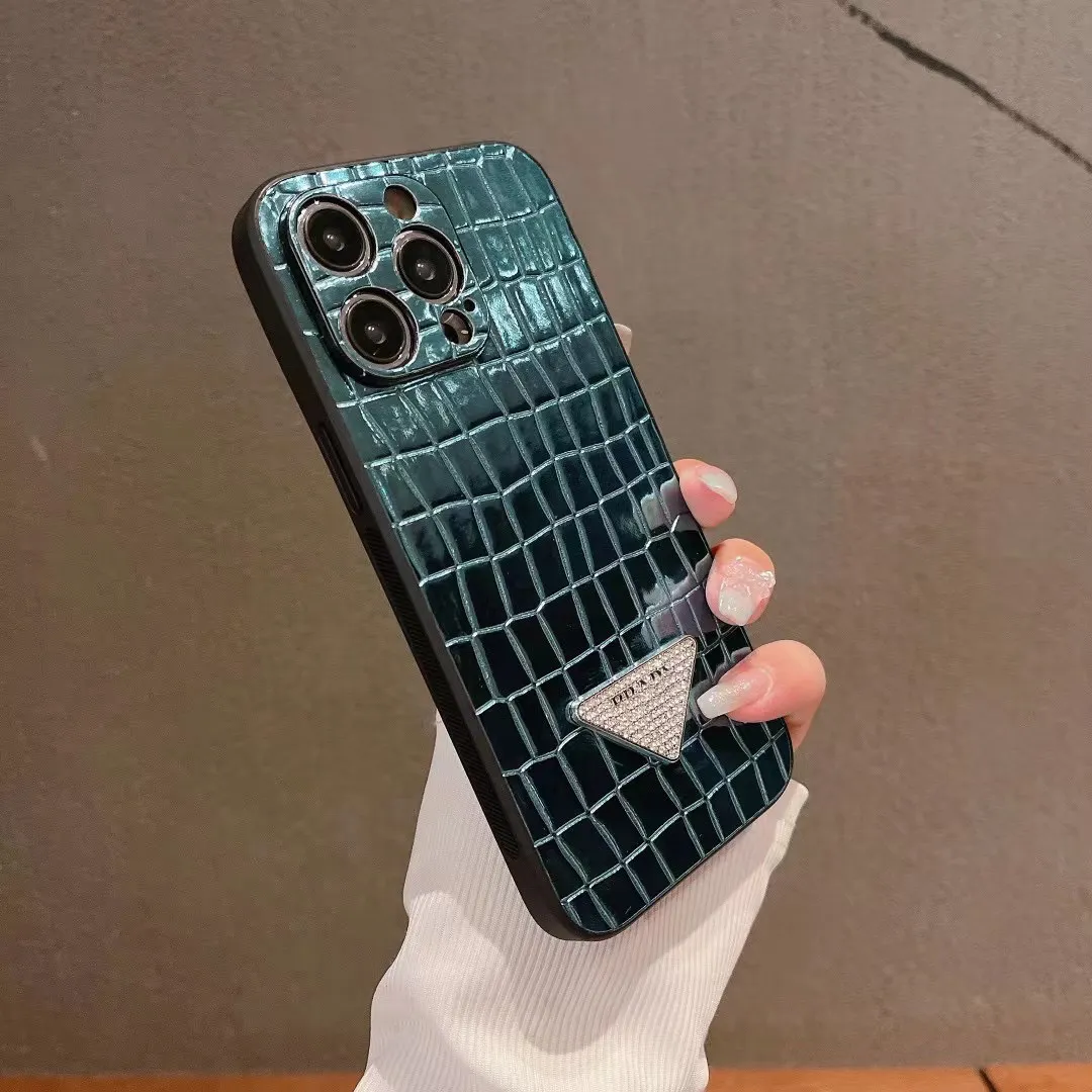 Красивые Чехлы Для Телефонов Из Сафьяно Для IPhone 15 14 13 Pro Max  Роскошный Бренд P Кожаный Кошелек 15promax 14promax 13promax 18 17 16 15pro  14pro 13pro Чехол С Упаковкой В Коробку
