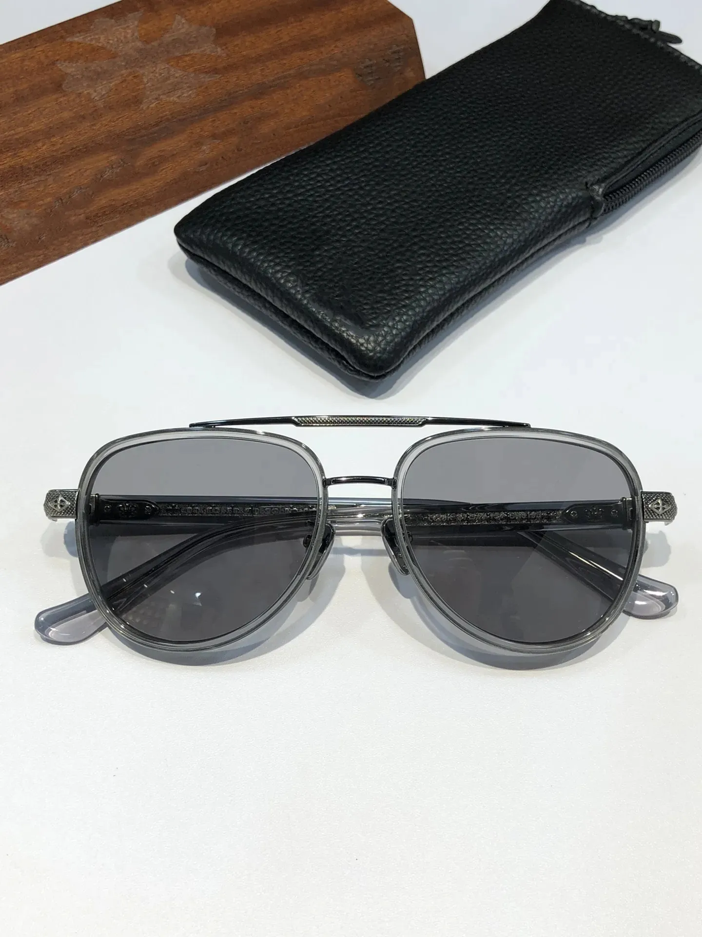 Designermarke klassische Pilotensonnenbrille Mode Damen Sonnenbrille UV400 Goldrahmen grüner Spiegel mit Box