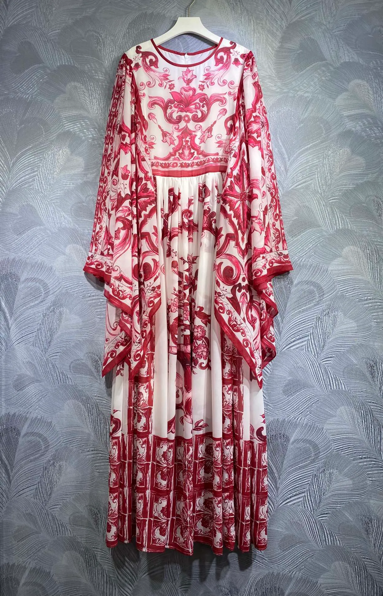 Elegant Floral Print Swing Dress - Autumn Runway Style, Round Neck Batwing Sleeves, Long Holiday Dress from Dhgate Runway Dresses - price 167.84 Elegant Floral Print Swing Dress - Autumn Runway Style, Round Neck Batwing Sleeves, Long Holiday Dress from Dhgate Runway Dresses - price 167.84