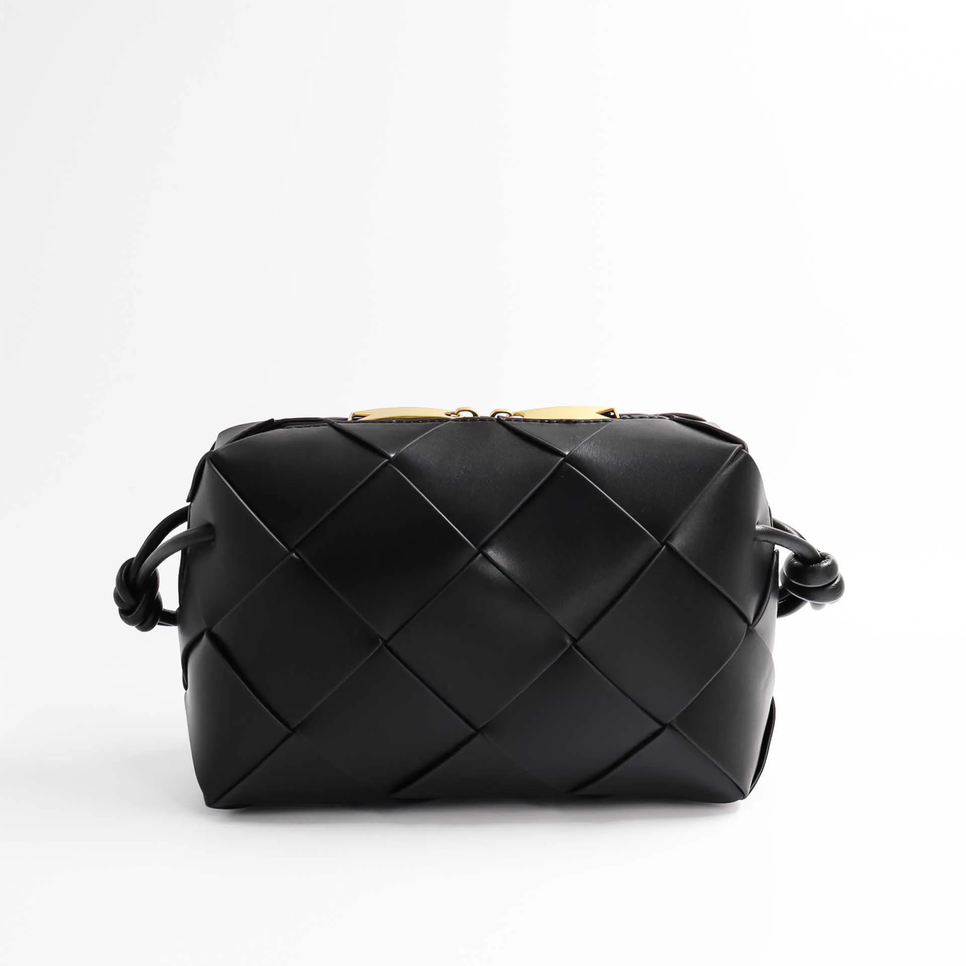 Amazon.com: Golf Rangefinder Case Premium Leather for Bushnell Callaway  Universal Range Finder Carry Bag with Tee Holder Belt Clip for Most Brands  Rangefinders (Black+White) : Sports & Outdoors