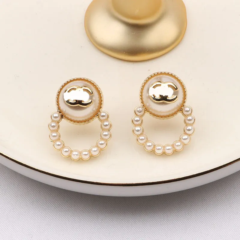 20style Designers Lettre de boucle d'oreille Stud célèbre Femmes Elegant Round Pearl Oreads Party Party Jewerlry High Quality Gold plaqué