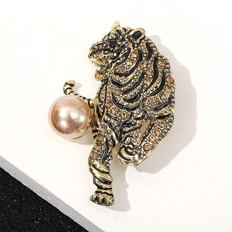 Broches de tigre de cristal de perla grande y elegante de lujo, broche de Animal de aleación de diamantes de imitación de Color dorado y plateado, alfileres de seguridad para fiestas para hombres