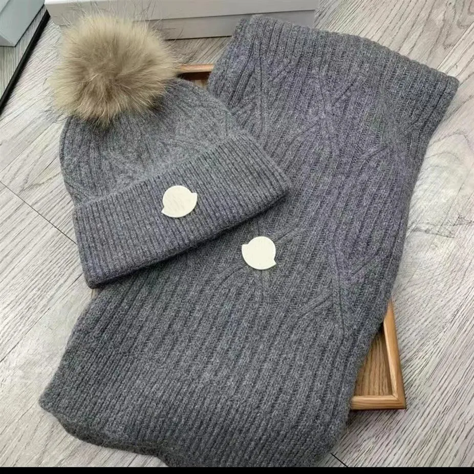 2022 Classic Suit Hat Hat Scarf Cashmere Rabbit Cashmere Quality the Warm Is Super bekväma män och kvinnor kan göra ett par ST295m