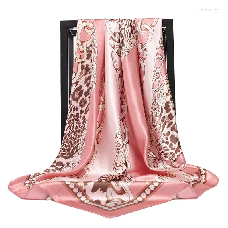 Foulards 2023 imprimé léopard pour femmes soie Satin Hijab écharpe femme 90 cm mode carré châle écharpes dames