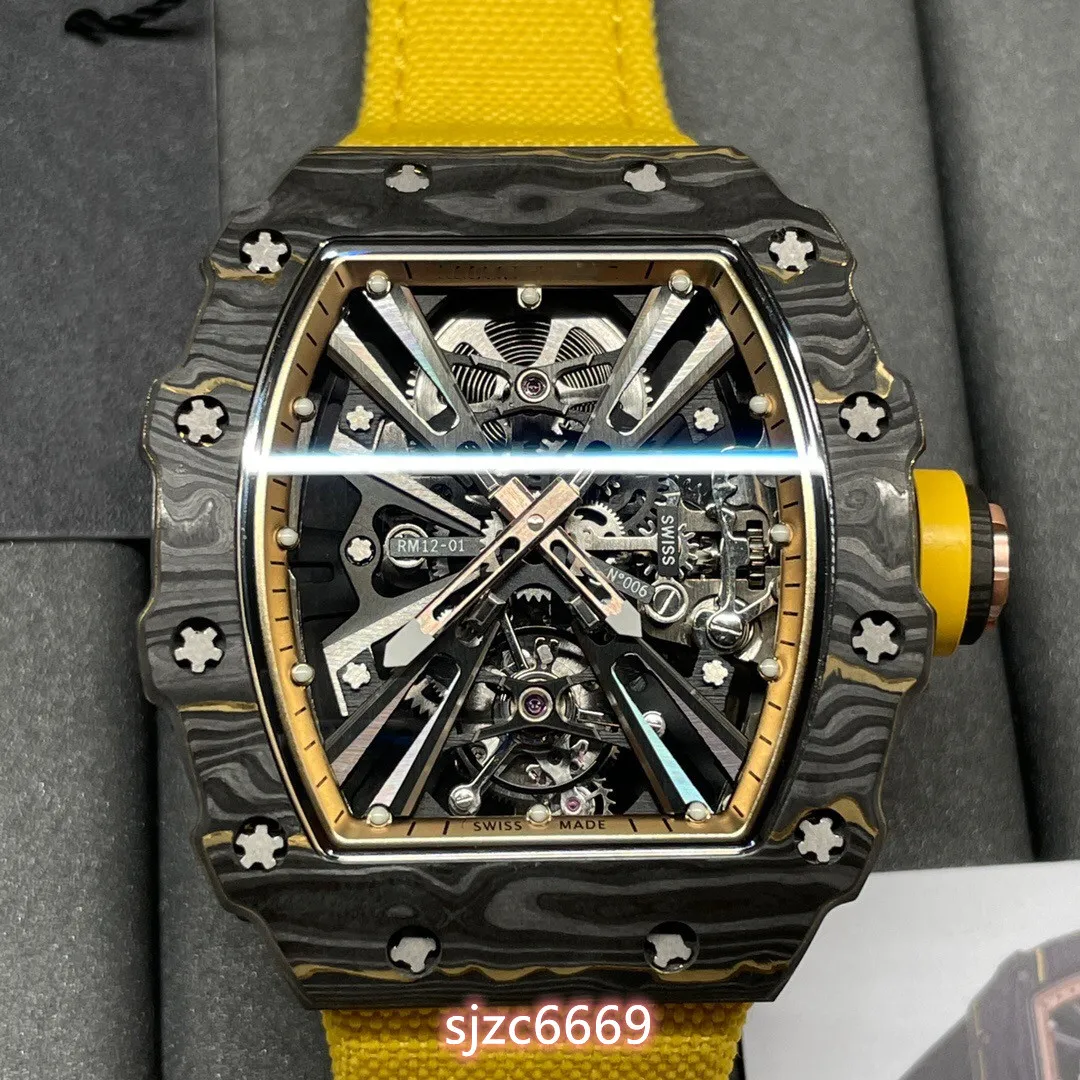 RM12-01 horloge Uitgerust met zwevende tourbillon handmatig opwindbaar uurwerk tonvormige kast koolstofvezel materiaal saffierglas spiegel